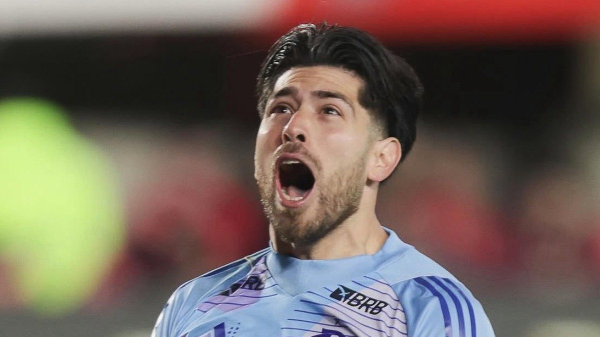 Rossi supera desconfiança para carregar Flamengo até a final