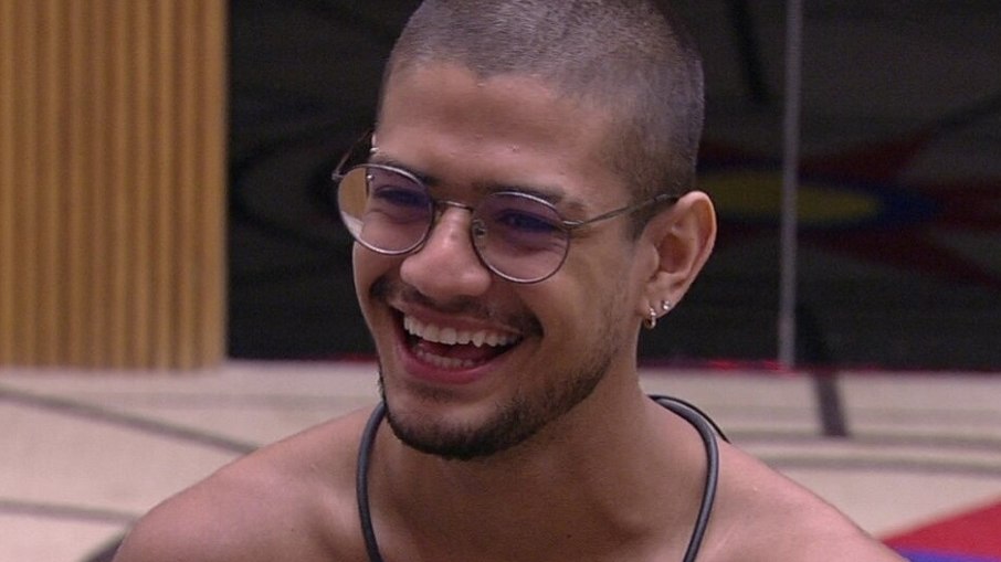 O ator Gabriel Santana já havia declarado no 'BBB 23' que se identificava como uma pessoa birromântica