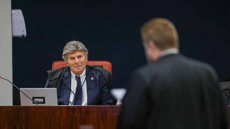 Com quase 11 horas e meia, Fux marca voto mais longo no STF