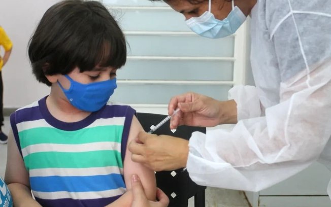 Araçatuba começa a aplicar vacina contra nova variante da Covid Araçatuba começa a aplicar vacina contra nova variante da Covid