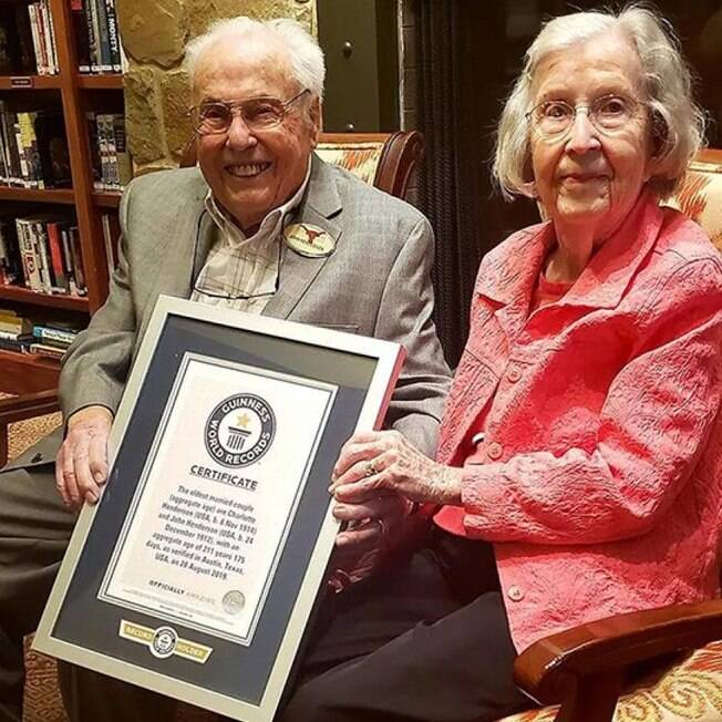 John Henderson e Charlotte são o casal vivo mais velho do mundo