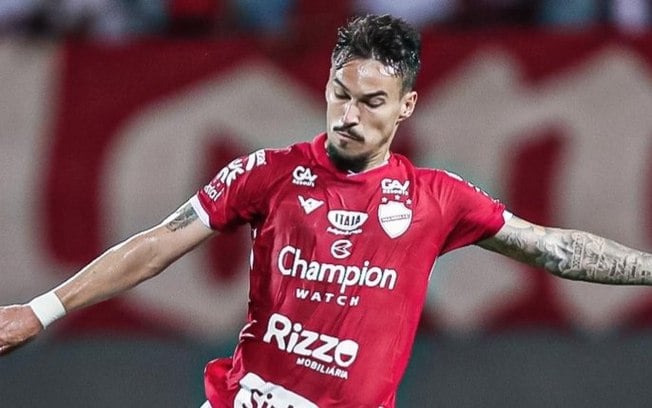 Autor do gol de empate do Vila Nova, Arthur Rezende valoriza ponto conquistado fora de casa