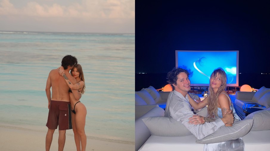 O casal aproveitou passeio de barco para assistir a um filme em meio às águas cristalinas