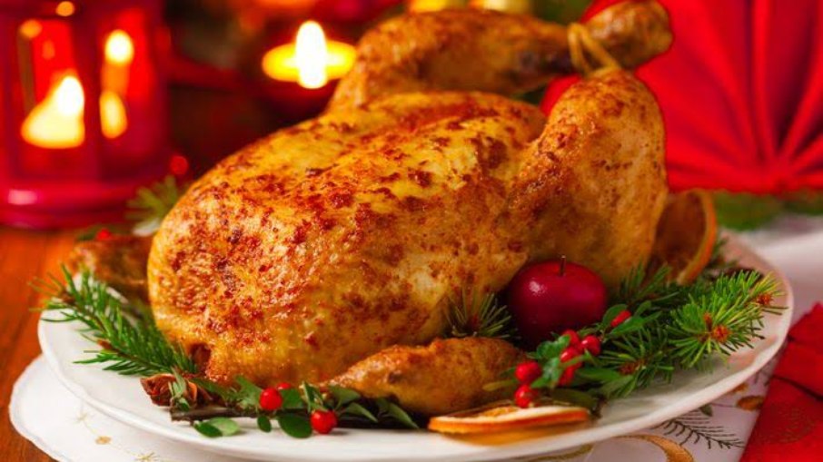 O peru natalino tradicional pode ser tracado pelo peru leve com recheio low carb O peru natalino tradicional pode ser tracado pelo peru leve com recheio low carb