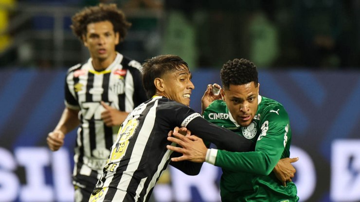 Vitor Roque decide, Palmeiras bate Santos e dispara na liderança