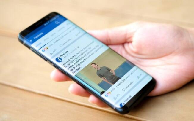 Facebook testa modo noturno no Android