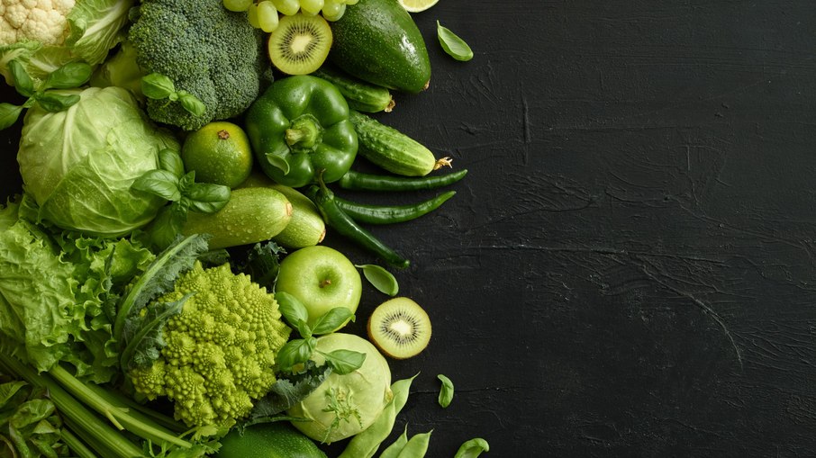 Vegetais verdes são ricos em magnésio, vitamina K e B9