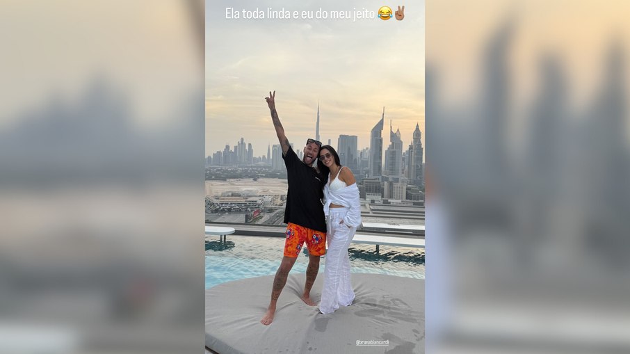 No último dia do ano, Neymar posta foto com Bruna Biancardi