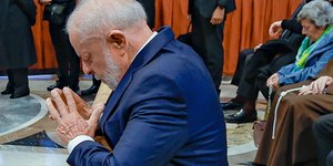 Lula e comitiva chegam a Roma para funeral do Papa Francisco