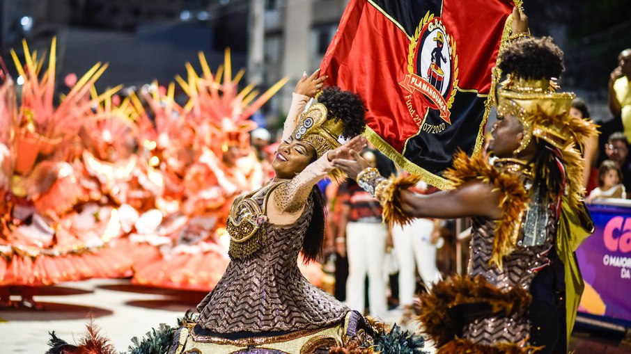 Torcida organizada do Flamengo, a Flamanguaça tem sua escola de samba Torcida organizada do Flamengo, a Flamanguaça tem sua escola de samba