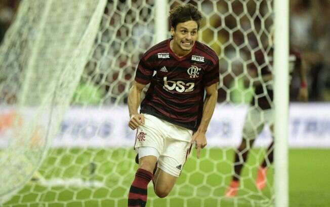 Rodrigo Caio marcou o gol do Flamengo que eliminou o Corinthians da Copa do Brasil
