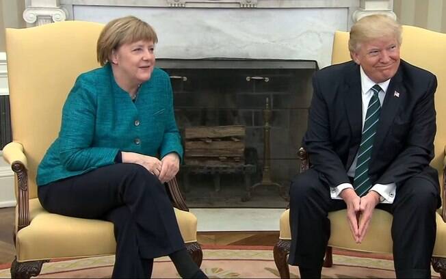 Reunião na Casa Branca evidencia distância entre presidente dos EUA Donald Trump e a chanceler alemã Angela Merkel