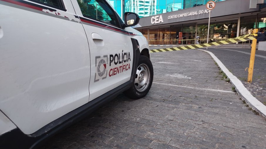 Homem morre em centro empresarial de São Paulo após ficar pendurado