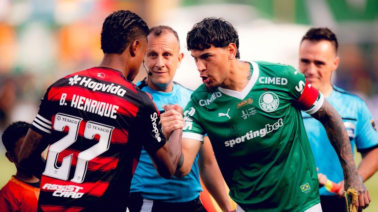 Flamengo%20supera%20o%20Palmeiras%20em%20R%24%20700%20milh%C3%B5es