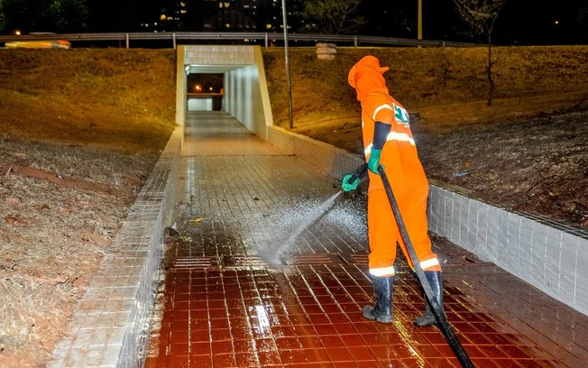 Passagens subterrâneas do Eixão têm cronograma semanal de limpeza