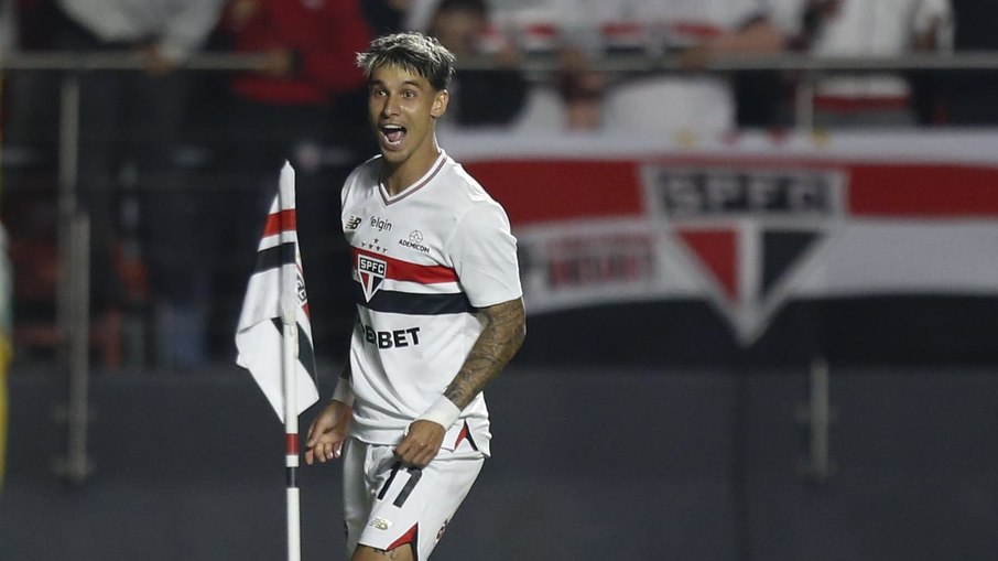 Em meio à aposta, Neto homenageia Ferreirinha, do São Paulo Em meio à aposta, Neto homenageia Ferreirinha, do São Paulo