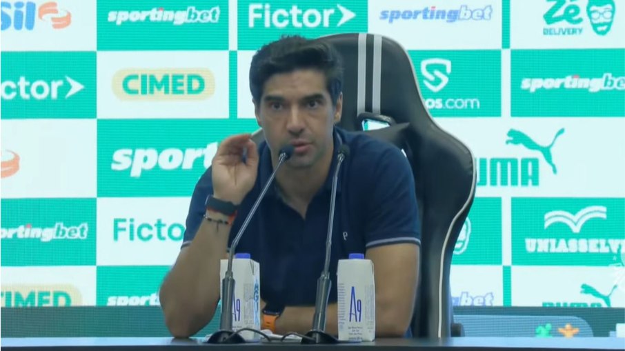 Abel sobre derrotas para o Flamengo: “Tenho orgulho dos vices”