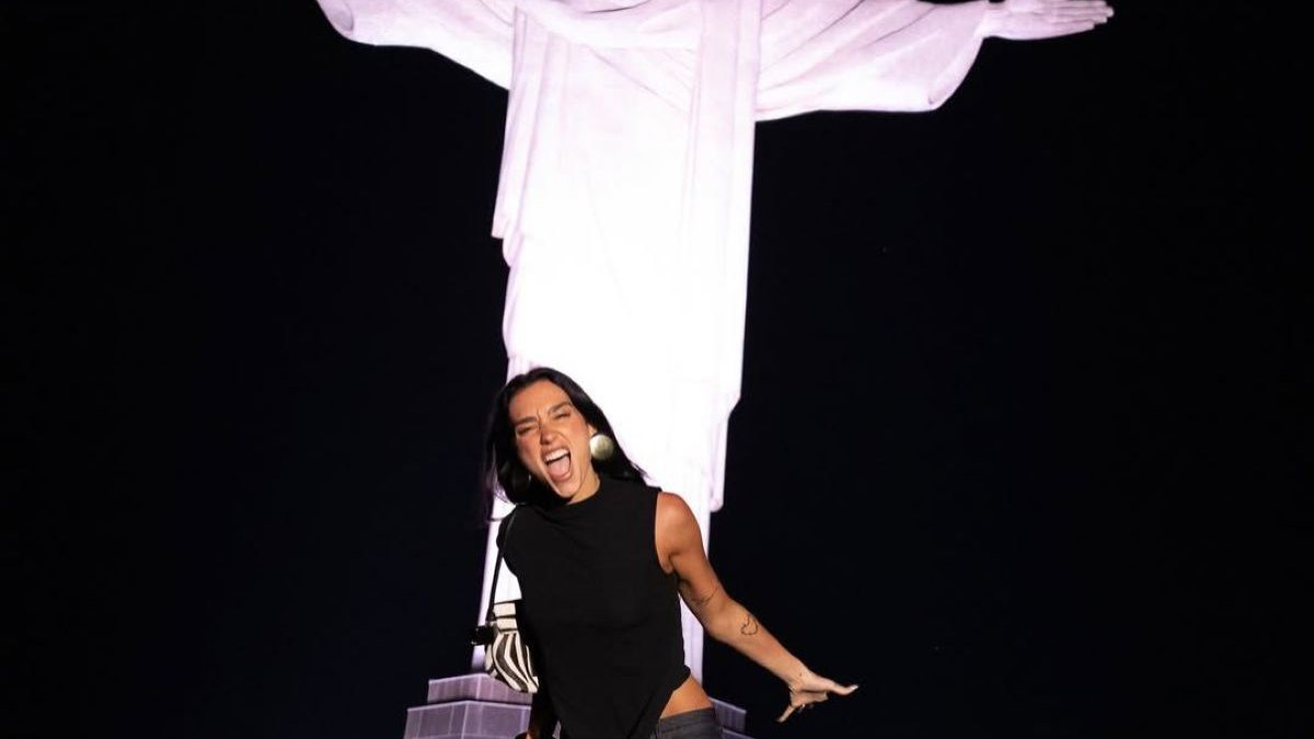 Dua Lipa visita Cristo Redentor e se declara: "Rio in my heart"