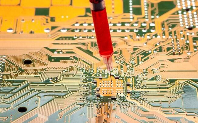 Vacina contra o coronavírus: a verdade sobre os boatos de DNA alterado, microchips implantados e efeitos colaterais