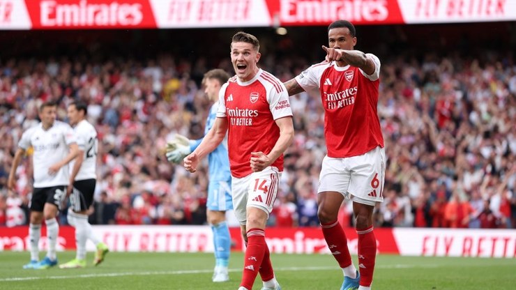 Arsenal desencanta e supera Fulham