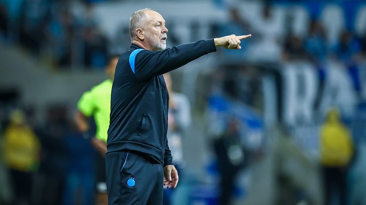 Mano%20Menezes%20%C3%A9%20liberado%20de%20jogo%20do%20Gr%C3%AAmio%20