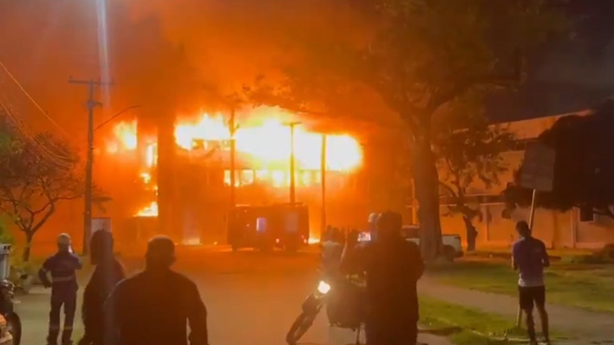 Incêndio em prédio da UFPE Incêndio em prédio da UFPE