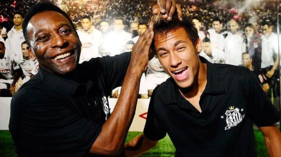 Pelé posa com Neymar quando o craque ainda defendia o Santos Pelé posa com Neymar quando o craque ainda defendia o Santos