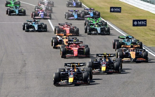 Max Verstappen lidera o último Grande Prêmio do Japão de F1 logo após a largada, em 7 de abril de 2024, no circuito de Suzuka