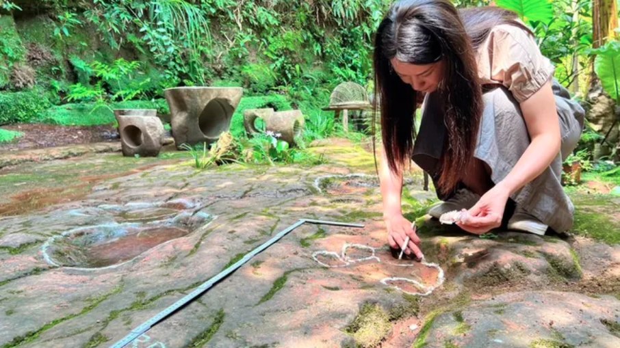 Paleontólogos encontram pegadas de dinossauros em restaurante na China