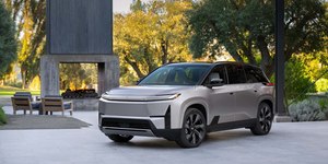 Toyota lança Highlander elétrico com até 511 km e 338 cv