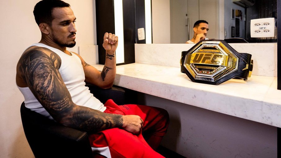 Charles do Bronx está atrás do título mundial do UFC Charles do Bronx está atrás do título mundial do UFC