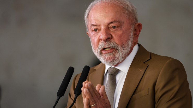 “Traidores
da Pátria”, diz Lula sobre família Bolsonaro