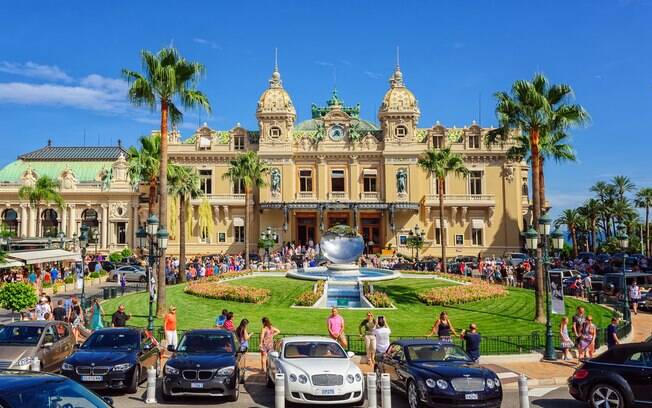 Quem nunca quis ter a vida de um bilionário em Monte Carlo?