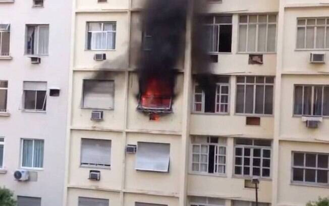 Incêndio atinge apartamento na Rua Barata Ribeiro, em Copacabana