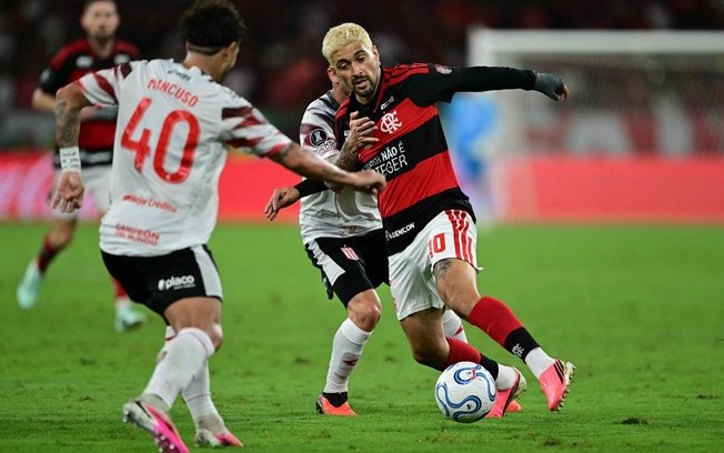 Arrascaeta voltou a jogar nesta quinta-feira diante do Estudiantes Arrascaeta voltou a jogar nesta quinta-feira diante do Estudiantes