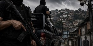 Como surgiram as milícias e como elas se expandiram no Brasil