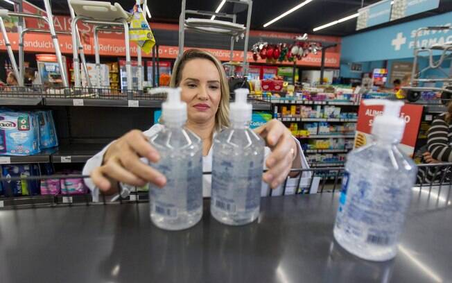 Álcool em gel estão em alta demanda no País