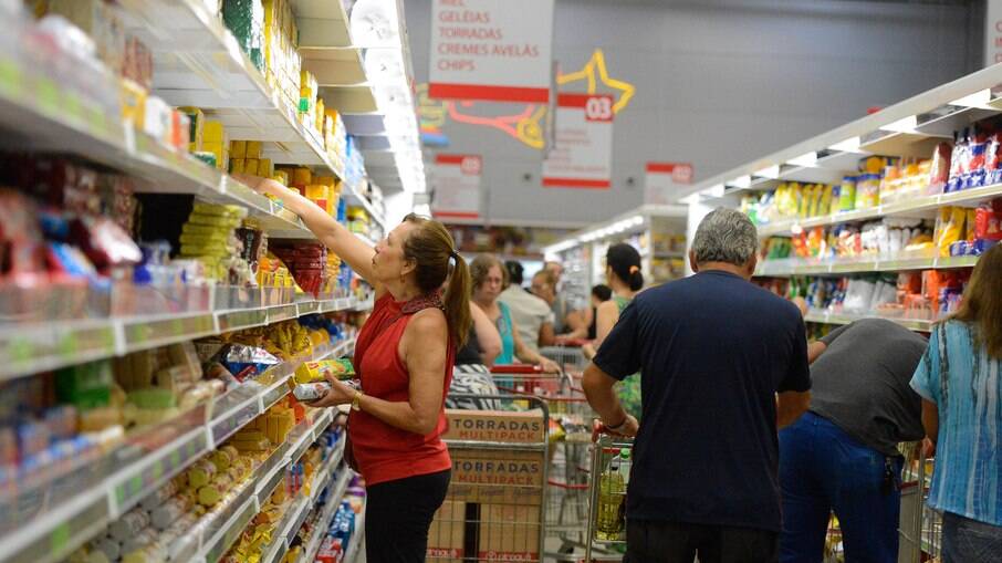 Especialistas dão dicas de economizar nas compras do supermercado
