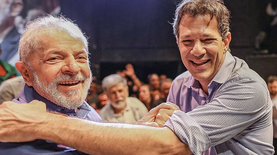 Lula, provável candidato à presidência em 2022, e Fernando Haddad, que deve disputar o governo de São Paulo