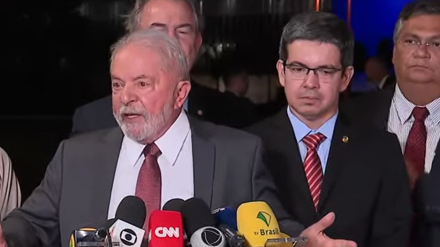 Lula falou que não vai interferir nas presidências do Congresso