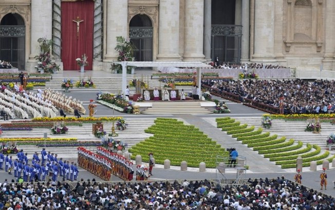 O papa Francisco preside a missa de Páscoa na Praça de São Pedro, no Vaticano, em 31 de março de 2024. O papa Francisco preside a missa de Páscoa na Praça de São Pedro, no Vaticano, em 31 de março de 2024.