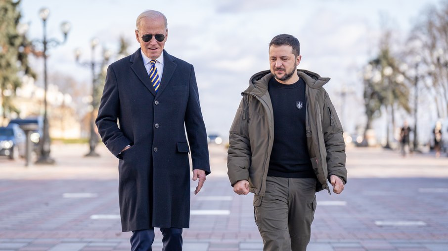 Pela primeira vez após início da guerra, Joe Biden visita Volodymyr Zelensky na Ucrânia