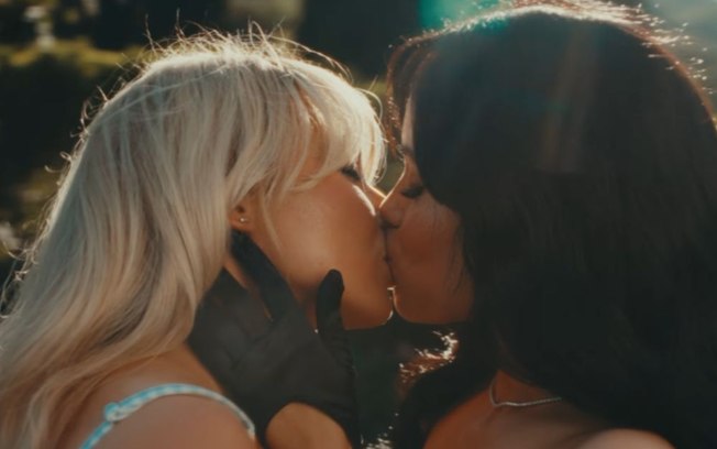 Sabrina Carpenter e Jenna Ortega ilustram rivalidade em clipe de Taste