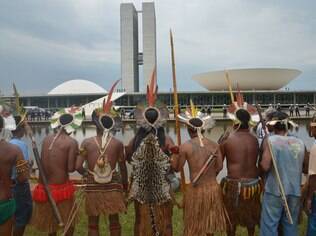 Índios em frente ao Congresso Nacional 