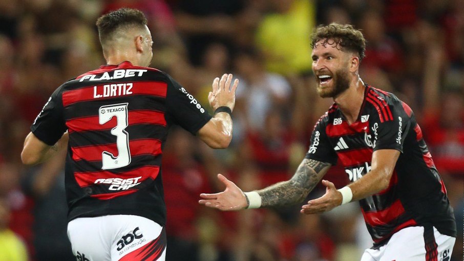 Flamengo goleia e confirma liderança geral do Cariocão Flamengo goleia e confirma liderança geral do Cariocão
