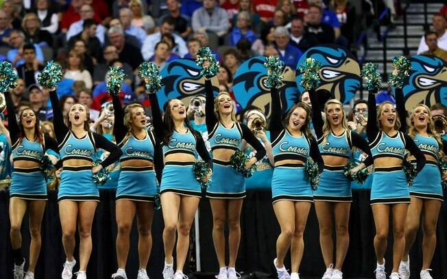Cheerleaders da Coastal Carolina University se envolveram em um escândalo nos EUA 