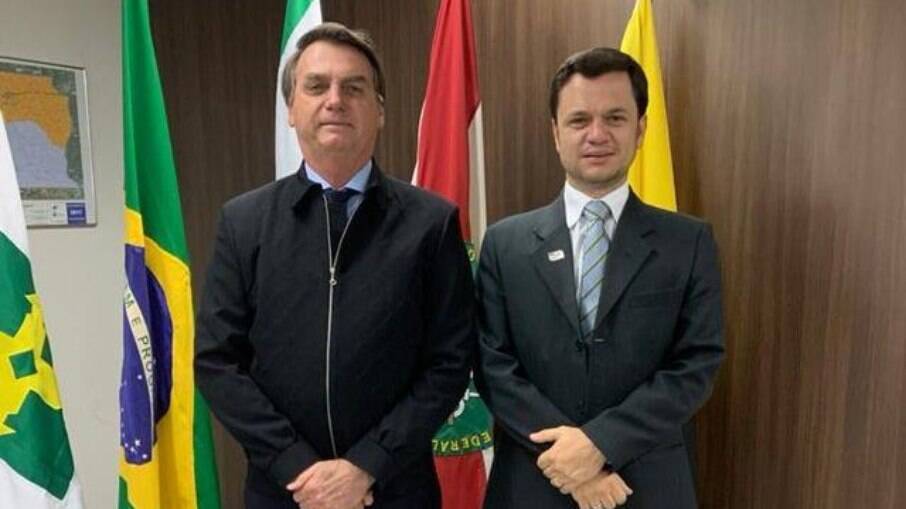 Ministro Anderson Torres ao lado do presidente Jair Bolsonaro 