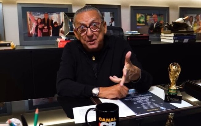 Galvão Bueno assina contrato com a Band e retorna à emissora após mais de 40 anos Galvão Bueno assina contrato com a Band e retorna à emissora após mais de 40 anos