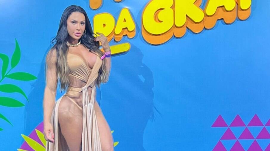 Gracyanne Barbosa ousa no look para Farofa da Gkay e dispensa lingerie