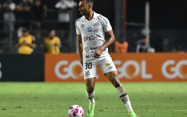 Lucas Braga vê Santos com moral mais elevada para clássico contra o Palmeiras